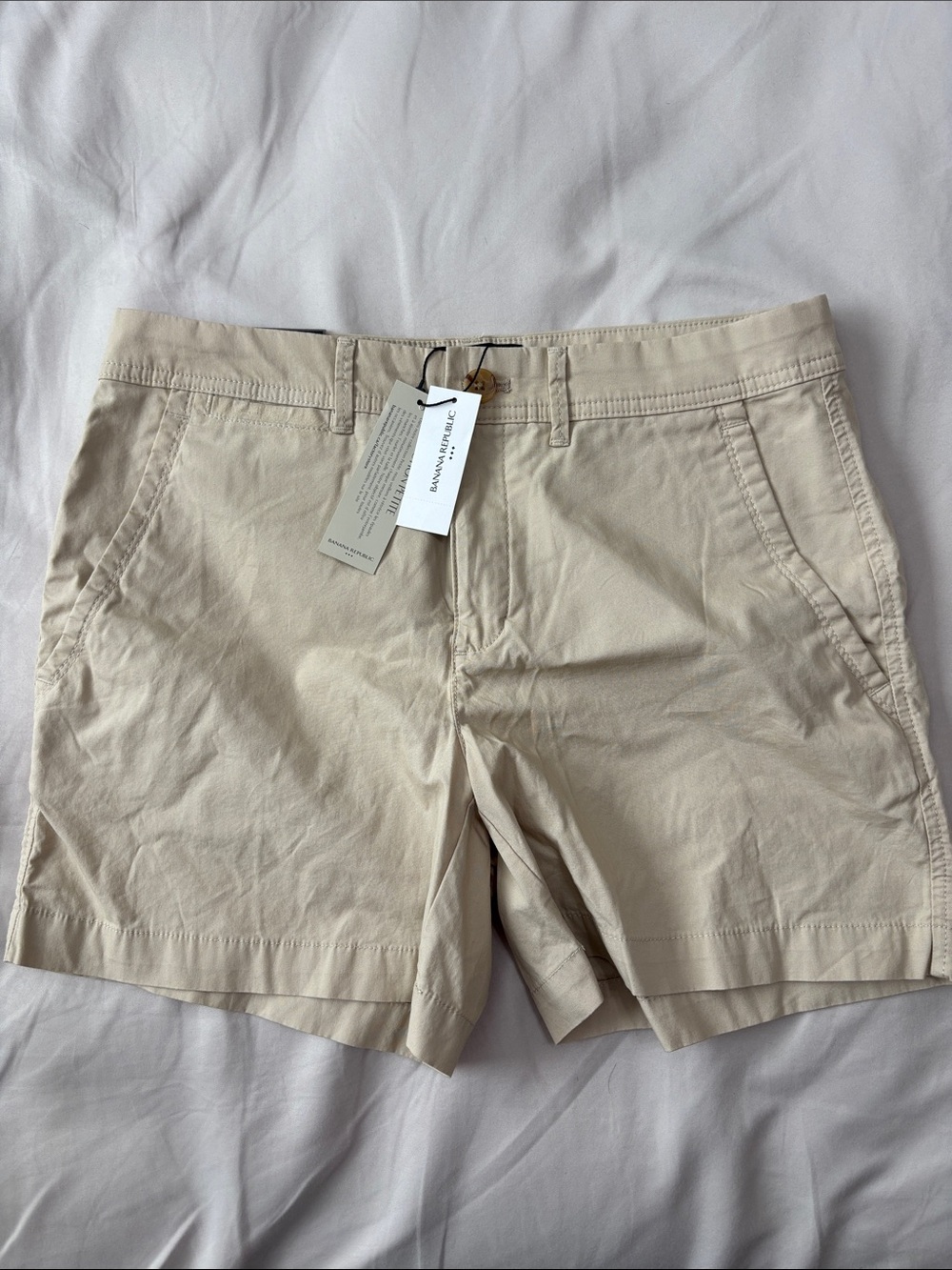 NWT Banana Republic Women's Tan Flat-Front Chino Shorts